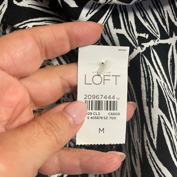 LOFT Black and White Leaf Print Kimono size medium - Picture 7 of 9